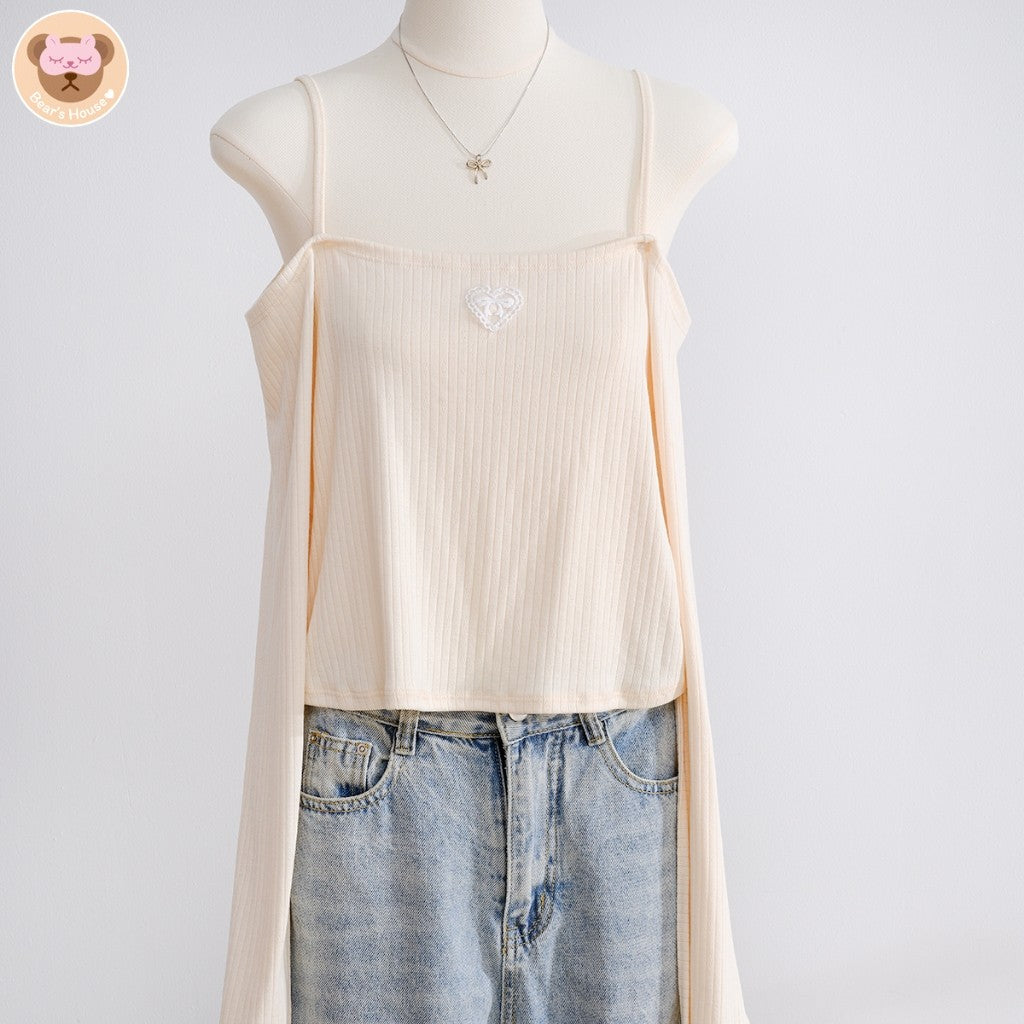 น้อง Meeny Crop เสื้อปาดไหล่สายเดี่ยว ผ้าร่อง เเต่งอกหัวใจ ดีเทลติดอะไหล่หัวใจ กลางอก